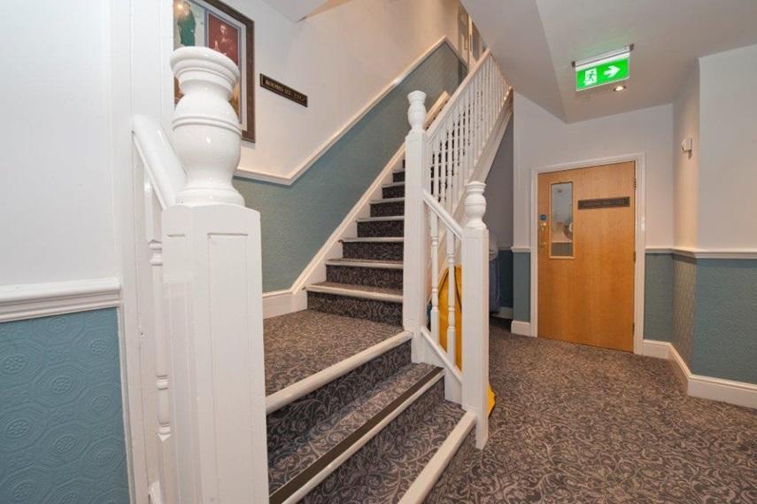 The Portland Hotel Wetherspoon チェスターフィールド エクステリア 写真